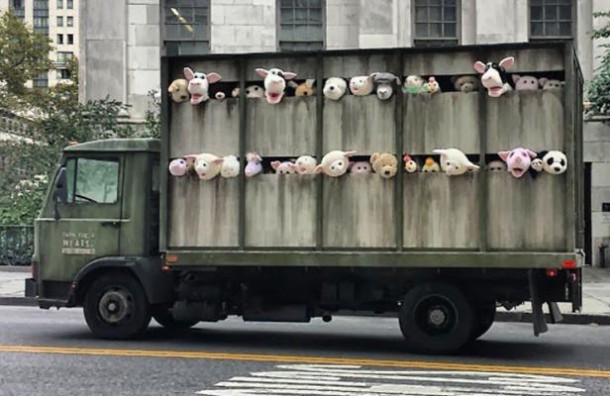 street art Banksy Camion de peluches - New York 2013