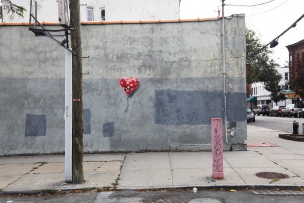 street art banksy coeur - New York 2013