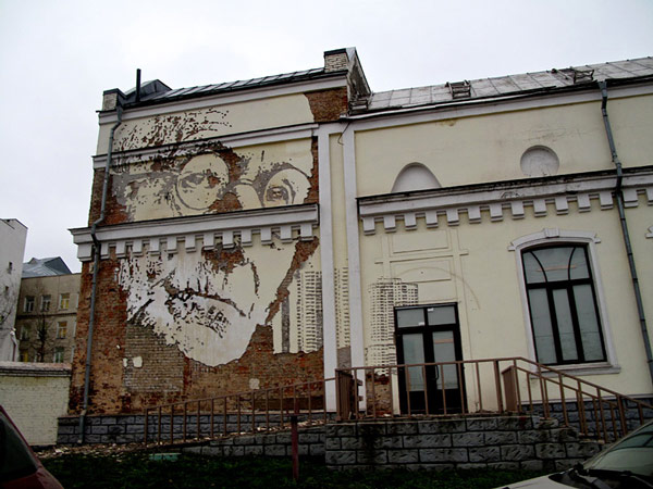 Vhils Street art Fresque murale 01