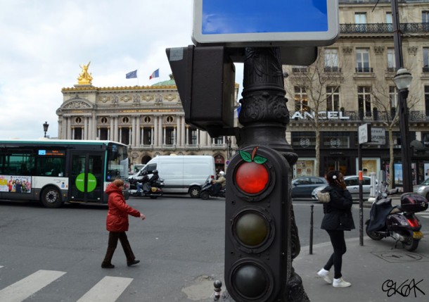 street art photo 12 feurx rouge